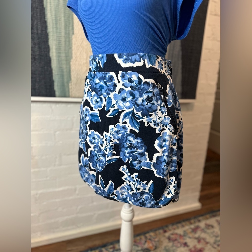 Jones New York Blue Floral Skirt with Bike Shorts/Skort - Picture 3 of 6